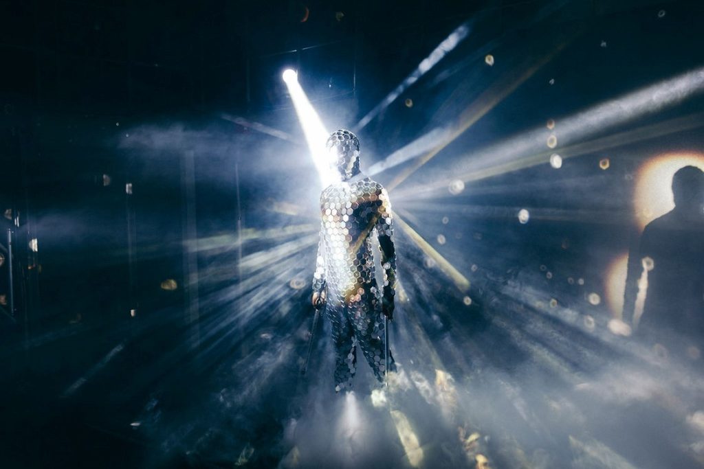 Act of Emotion - ACT OF EMOTION – LED show är ett showkoncept som bygger på unika special-ljus-effekter och futuristisk kostymering.