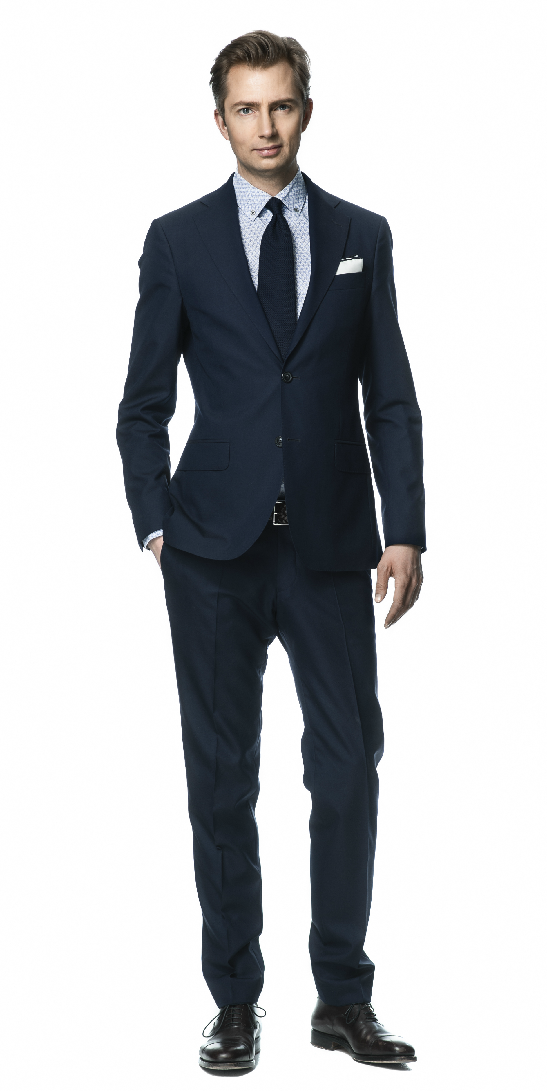 Erik stående - LaGaylia Frazier är en sångerska och artist i världsklass! Hon har varit med i bl.a. Rhapsody in Rock tillsammans med Robert Wells, där hon blivit enormt populär även på bred front bland svenska folket. Få kvinnliga artister har dessutom den enorma röstkapacitet som Lagaylia kan stoltsera med. Hon har varit med två gånger i den svenska Melodifestivalen. 2004 framförde hon låten ”It’s In The Stars” och 2005 kom lagaylia på elfte plats med power-balladen ”Nothing At All”. Under 2008 deltog Frazier i den rumänska uttagningen till Eurovision Song Contest 2008 med låten ”Dr.Frankenstein” och nådde finalen. Lagaylia Frazier har även floret som gästartist i diverse TV-sammanhang de senaste åren. Lagaylia kan bokas med ett full kompband om man önskar eller så går det bra med en mindre sättning då hon uppträder tillsammans med en pianist. Oavsett konstellation så får man mycket show och mycket musik för pengarna. Lagaylia är en artist som verkligen levererar! 