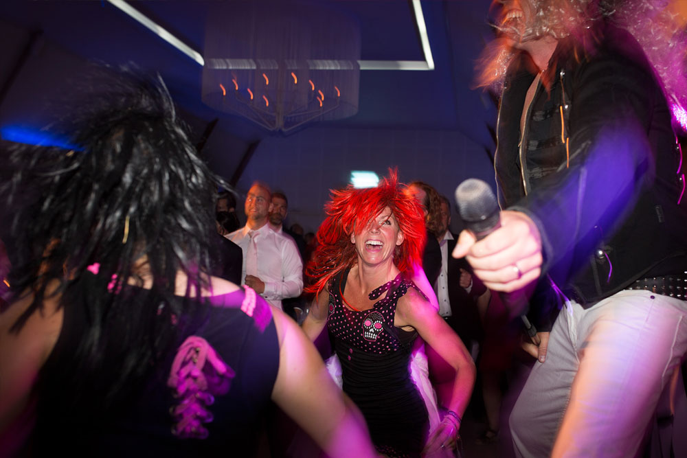 Lyckofigur - Sedan 2005 har Lyckofigur underhållit hundratals företag och tiotusentals personer över hela Sverige med shower, trubadurer och quiz. Dom jobbar lika enkelt från en stor scen med stor publik som bland borden i ett mindre sällskap. Dessutom skräddarsyr dom gärna underhållningen på ett sätt som gör att det passar både budget och smak. Lycofigur3 - Sedan 2005 har Lyckofigur underhållit hundratals företag och tiotusentals personer över hela Sverige med shower, trubadurer och quiz. Dom jobbar lika enkelt från en stor scen med stor publik som bland borden i ett mindre sällskap. Dessutom skräddarsyr dom gärna underhållningen på ett sätt som gör att det passar både budget och smak.