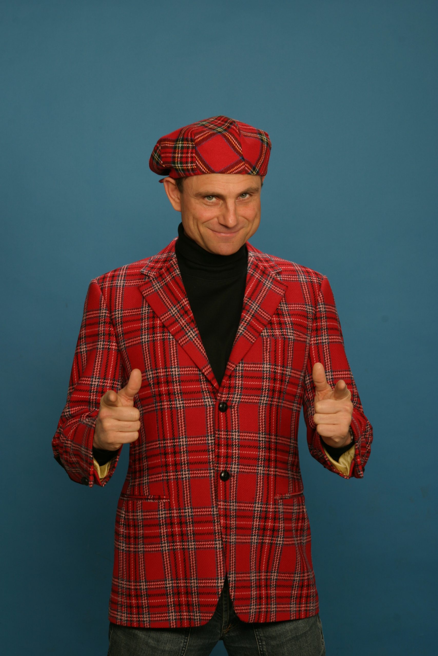 PeterWahlbäck scaled - Med över 30 års erfarenhet inom musikbranschen – från låtskrivande och artistsamarbeten till framträdanden i både små och stora sammanhang – har Karl Martindahl utvecklat en unik förmåga att både underhålla och beröra. Hansmusikaliska resa har tagit honom genom några av Sveriges största tv-produktioner som Melodifestivalen, Så ska det låta, Doobidoo, Bingolotto, insamlingsgalor och Fame Factory, för att nämna några. 