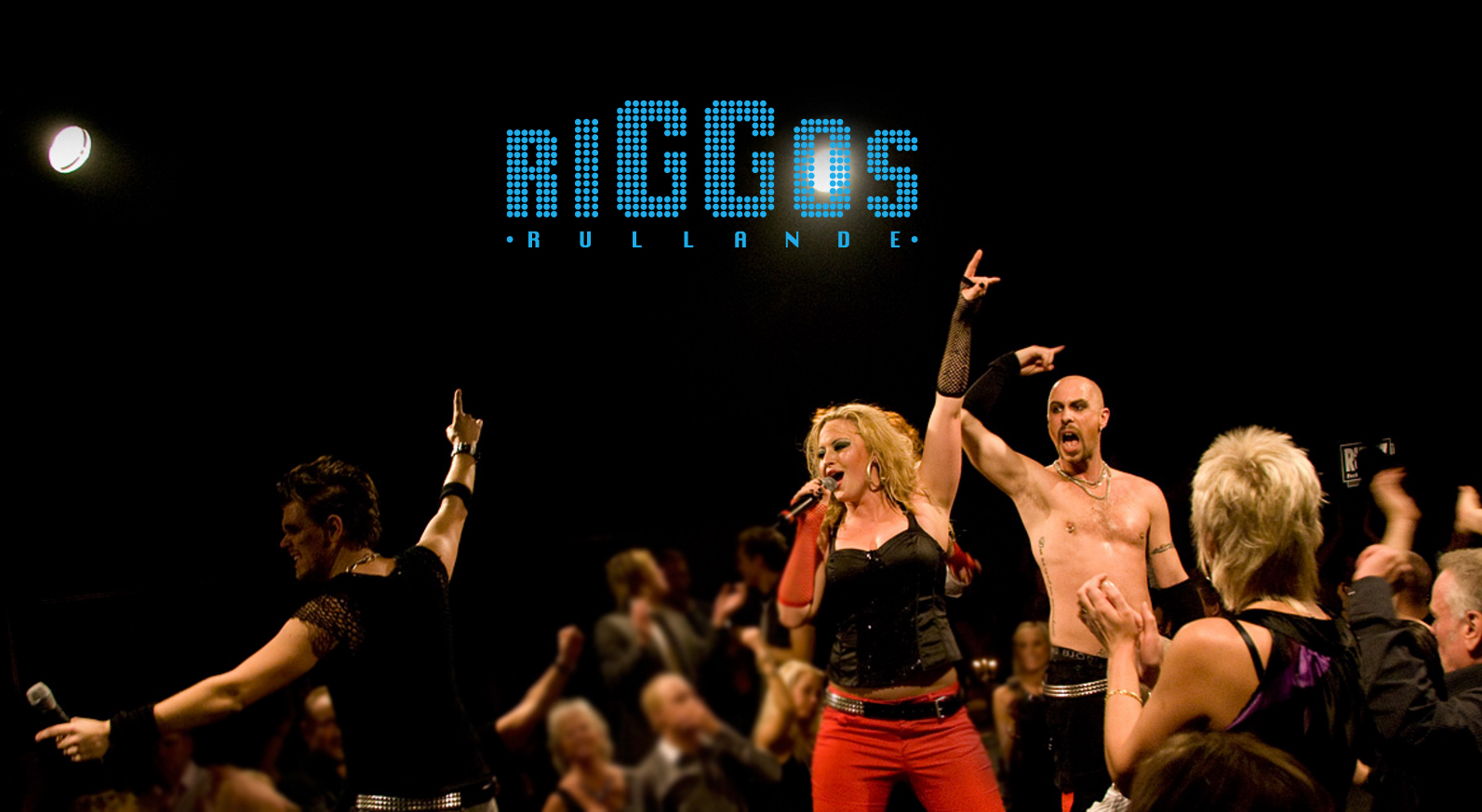 Riggos1 - Eventkraft har genom åren hjälpt många föreningar och företag att genomföra olika idrotts-event. Förutom att hyra ut ljudsystem till matcher och tävlingar, som kanske är det vanligaste behovet, så är vi också ofta anlitade för att förhöja upplevelsen av arrangemanget med olika typer av effekter och belysning. I samband med t.ex. spelar-entréer (s.k. match-intron), line up’er och prisutdelningar vill man ofta skapa lite extra show-känsla. I sådana sammanhang efterfrågas även produkter som scener, pyroteknik, konfetti, kolsyra, eldkastare och andra specialeffekter. Vi kan också bidra med vår långa erfarenhet av publika arrangemang, shower och liknande på ett sätt som säkerställer att effekterna Du bokar inte blir bortkastade. Våra tekniker och projektledare kan mycket om detta och har ofta gott om idéer, och är man riktigt seriös kan man också boka en producent som är med och tittar på alla detaljer i samband med ett event. Många gånger blir även våra artister och konferencierer/programledare inblandade vid sådana här tillställningar. Förutom direkt match-/sportrelaterade lösningar hjälper vi även till vid idrottsgalor, jubileum, ceremonier, mottagningar o.s.v.