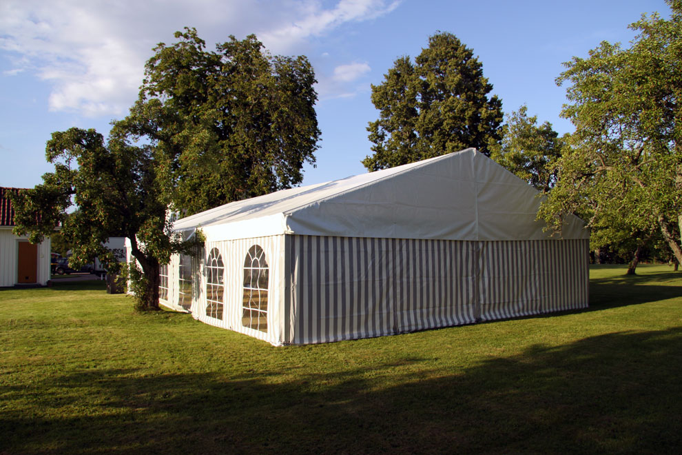 sektionstalt 10m - Vi hyr ut scener, högtalare & mikrofoner, belysning, platta bildskärmar, datorer, LED-vägg och kameror – för både små och stora möten. Hos oss hittar du den teknik du behöver för att kunna genomföra t.ex. en spännande debatt eller paneldiskussion. Vi har även hyresmaterial för montrar, fester och konferenser och vi hjälper flera arrangörer med bokning av tält, hyra av mattor, möbler, golv m.m.