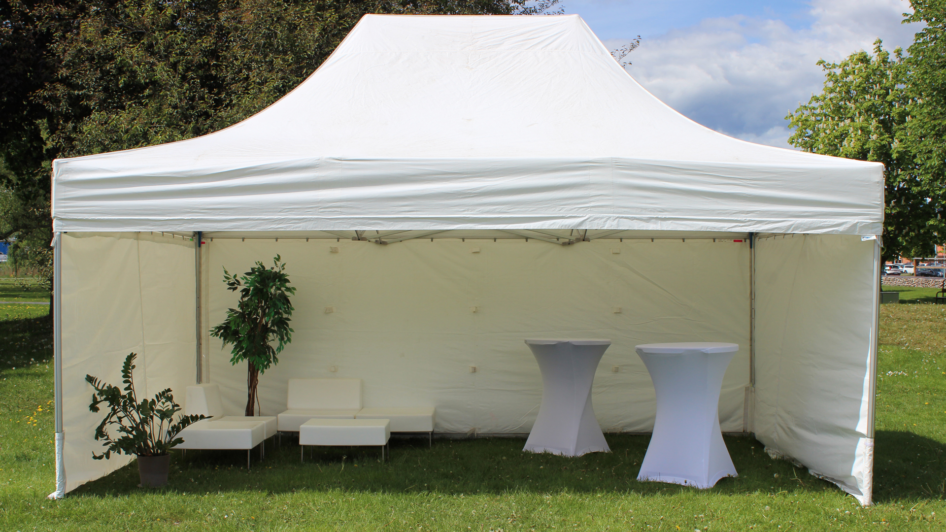 TÄLT POP-UP XP 8×6M - Ett snabbtält som klarar närmast permanent uppställning. Denna typ används på bl.a. skidorter, eventturnéer, uteserveringar mm. Speciellt lämplig storlek för att koppla ihop flera tält till ettt större. TÄLT POP-UP XP 8×6M - Bild 3