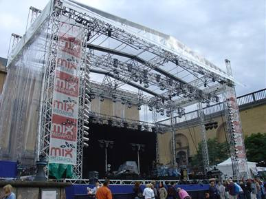 Scen GBG nätväv jpg - Fastighetsbolaget Lustgården med Gunnar Järvhammar i spetsen har satsat stort på det nya Solåsen-området i Jönköping. Under 2014 har stora butikskedjor som XXL Vildmark, Rusta, Leos Lekland, Lager 157 m.fl. tillkommit.