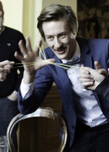 Magiker Trollkarl David Persson - Boka David Persson till Ert nästa event – Han är en av landets mest anlitade magiker och dessutom Svensk Mästare i Magi 2012! 