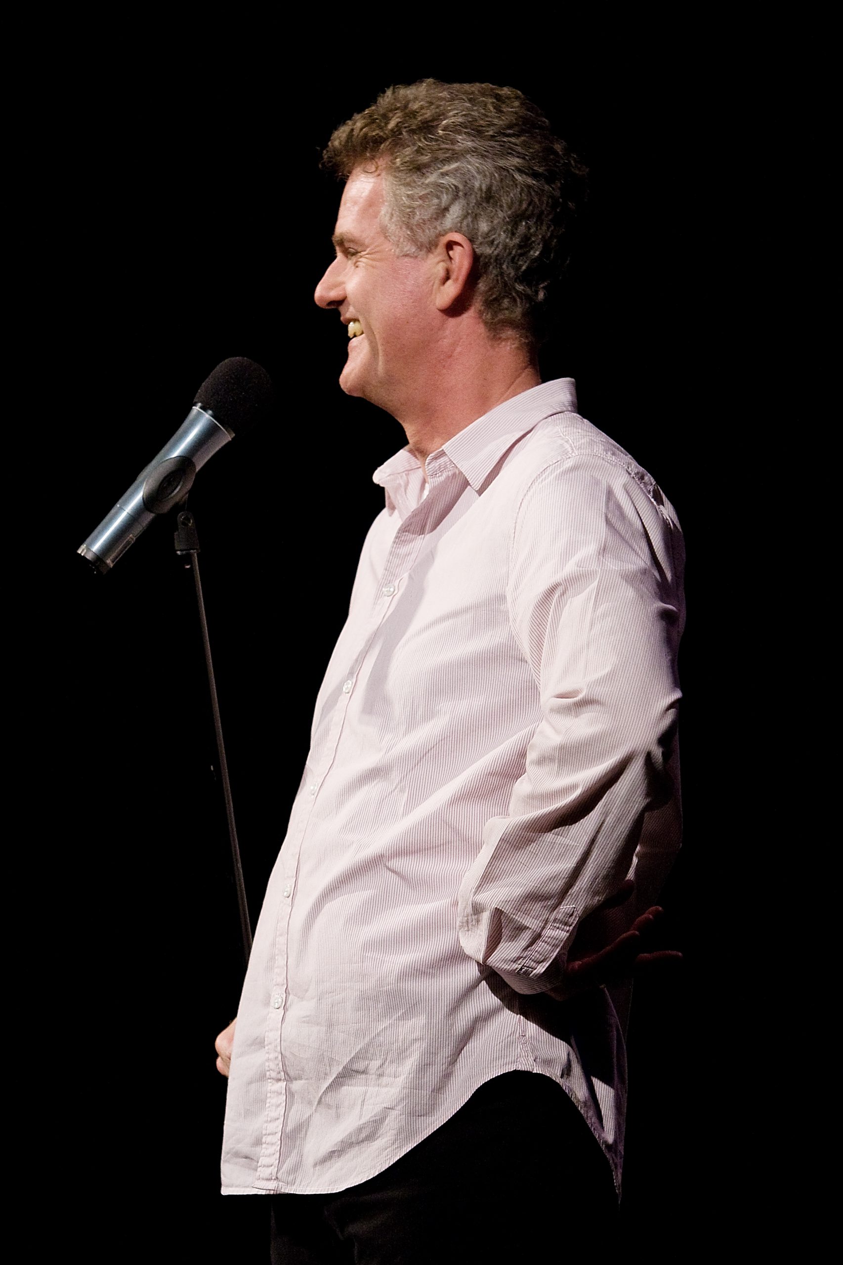 Stå upp komiker Adde Malmberg scaled - Med över 30 års erfarenhet inom musikbranschen – från låtskrivande och artistsamarbeten till framträdanden i både små och stora sammanhang – har Karl Martindahl utvecklat en unik förmåga att både underhålla och beröra. Hansmusikaliska resa har tagit honom genom några av Sveriges största tv-produktioner som Melodifestivalen, Så ska det låta, Doobidoo, Bingolotto, insamlingsgalor och Fame Factory, för att nämna några. 