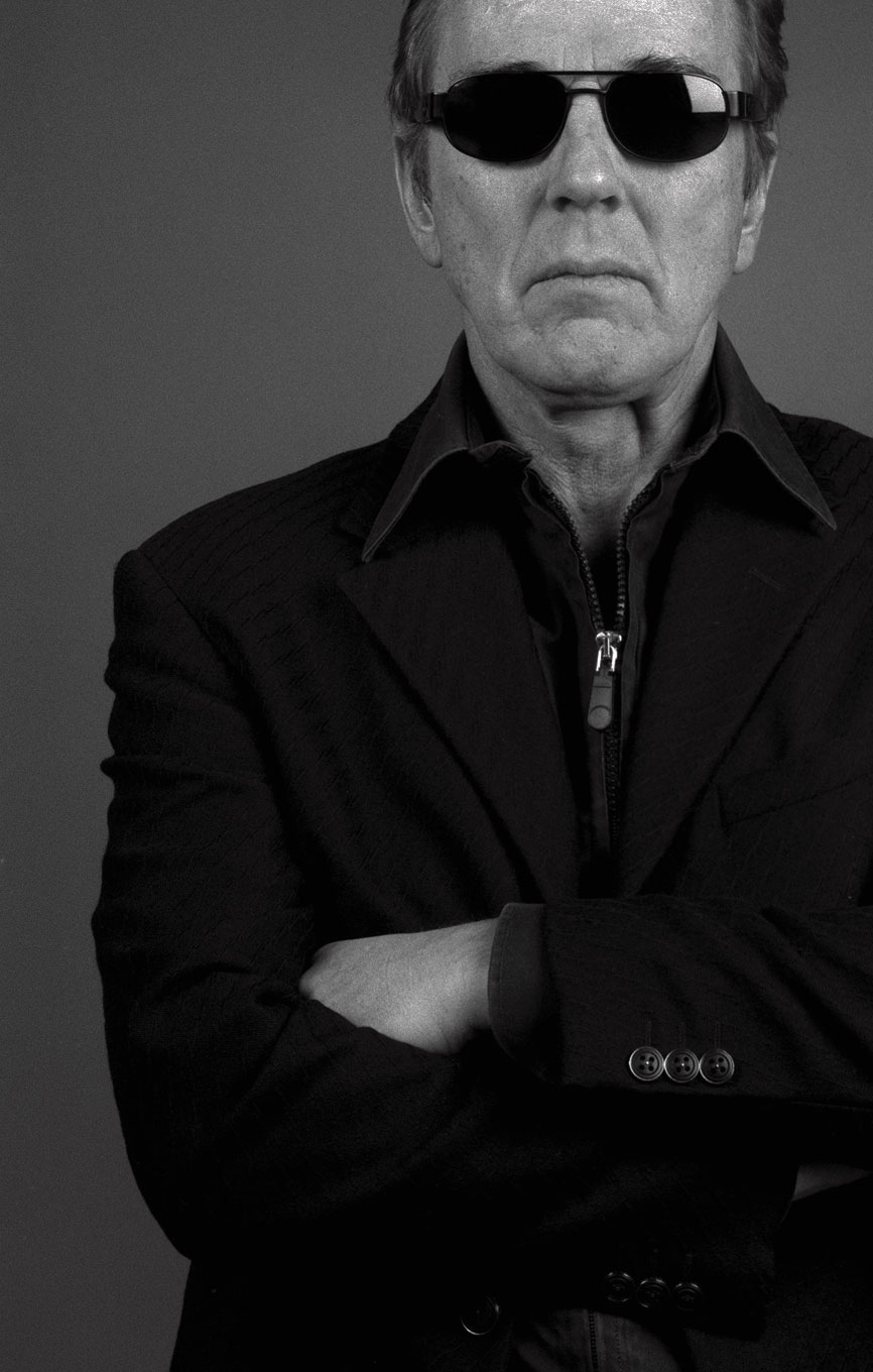 Stå upp komiker Lennie Norm - Charlotte Perrelli har deltagit i Melodifestivalen två gånger, senast 2008 med bidraget HERO som vann den svenska uttagningen. 1999 vann hon både den svenska och den internationella Mellodifestivalen med låten Tusen och en natt (Take me to your Heaven). Charlotte har släppt sex egna solo album och singeln Hero blev 2008 års mest sålda. Hon spelade den kvinnliga huvudrollen i musikalen Skönheten och Odjuret 2006 och hon har medverkat i Rhapsody in Rock, Diggillo, Julgalan och en rad andra populära turnéer. Charlotte har varit programledare i flera TV-sända program och shower, bl.a. Melodifestivalen (-03 & -04), Gäst i Idol juryn 2008 (TV4) och Jury medlem i Talang 2009 & 2010 tillsammans med Bert Karlsson & Johan Pråmell. Charlotte Perrelli är en mångsidig artist som Du kan boka både som sångerska och som konferencier. Kontakta oss för mer information!