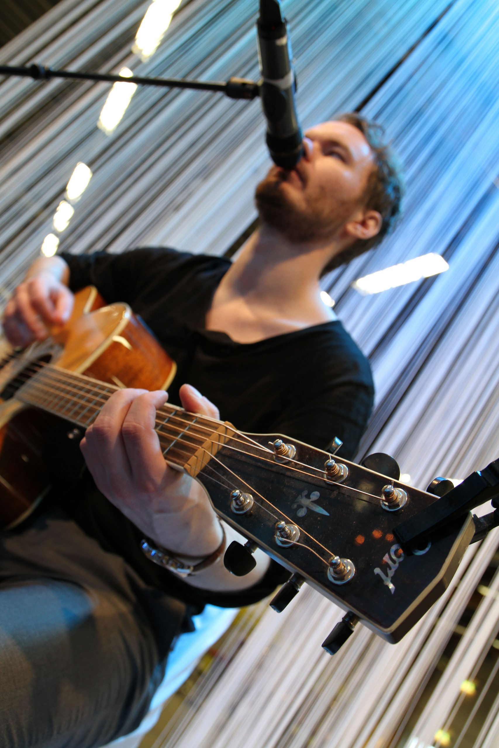 Trubadur Victor scaled - Sveriges största Motowngrupp The Fantastic Four lämnar ingen oberörd med sitt unika uppträdande. På scen framförs dom bästa låtarna från 50- och 60-talet, igenkänningsfaktorn är total, spontandans och allsång är ofta en ingrediens i föreställningen. Alla som ser dem blir imponerade av de klassiska fingerknäppen, dansstegen och kläderna som har studerats in i minsta detalj.