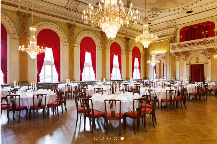 Spegelsalen - Vi hjälper företag och större grupper (minst 100 personer) att boka eventlokaler i Jönköping i samband med bokning av underhållning eller hyra av event-teknik . Nedan har vi samlat ett urval av dessa eventlokaler med kort beskrivning och bild. För mindre grupper har vi några ytterligare förslag på mindre eventlokaler – se längst ned på den här sidan!