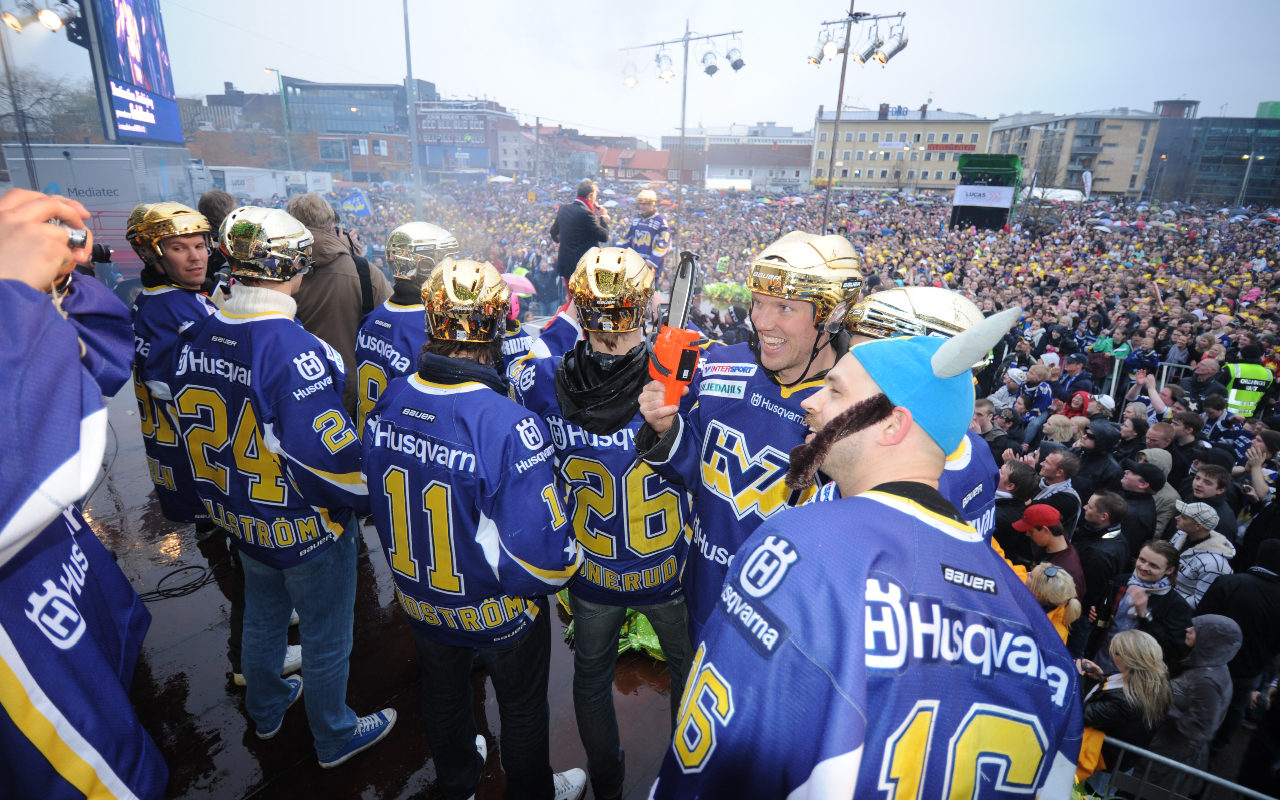Sport och Idrott HV SM Guld e1562073618919 - En bolagsstämma, eller årsstämma som det också kallas, kan arrangeras i många olika miljöer. Hos Eventkraft hittar du allt du behöver för att skapa en bra inramning oavsett vilken lokal det gäller. Vi har effektiva hjälpmedel för att  förmedla ett tydligt budskap under stämman - så att man ser och hör på bästa sätt. Vi är vana att jobba i allt från idrottsarenor, mässhallar, konferenslokaler, aulor och fabrikslokaler i dessa sammanhang.
