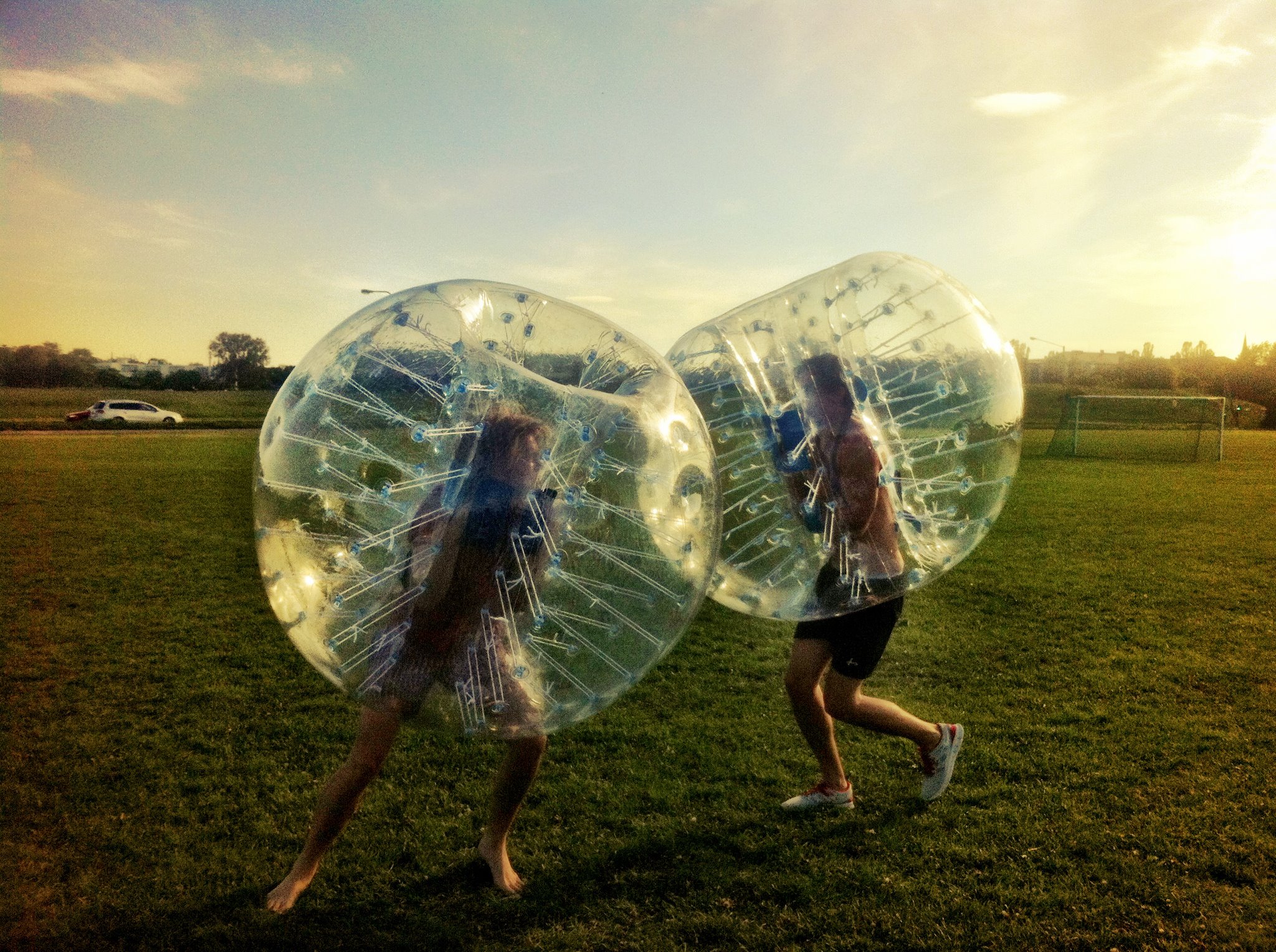 bumperball - Teambuilding på gång? På den här sidan hittar du exempel på aktiviteter för både kropp och själ. Till många av dom finns det paketerbjudanden där aktivitet och mat kan bokas i kombination på olika restauranger runt om i Sverige.