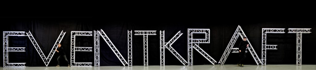 Om Eventkraft - Om man med en enda mening ska sammanfatta vår verksamhet, så skulle man kunna säga så här: "Eventkraft erbjuder tjänster & produkter som förbättrar och underlättar publika möten, event och upplevelser". Man skulle eventuellt kunna tillägga att vi gärna levererar sådana lösningar med anknytning till artister och underhållning av något slag. Eventkraft Om Oss Trossbild - Om man med en enda mening ska sammanfatta vår verksamhet, så skulle man kunna säga så här: "Eventkraft erbjuder tjänster & produkter som förbättrar och underlättar publika möten, event och upplevelser". Man skulle eventuellt kunna tillägga att vi gärna levererar sådana lösningar med anknytning till artister och underhållning av något slag.