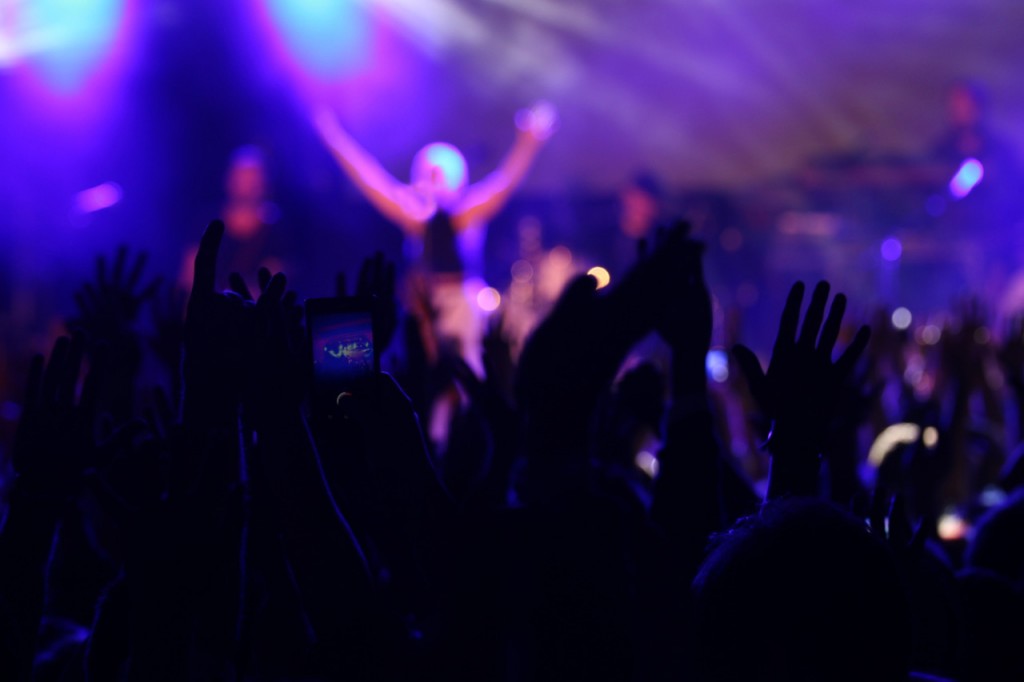 Prisguide 2023 - Börja gärna med att läsa igenom vår prisguide över vad man bör tänka på när man bokar artister och underhållning. För att få en ungefärlig uppfattning om vad olika sorters underhållning kan kosta i samband med ett event så presenterar vi olika typer av underhållning nedan. Vi har även sammanställt en lite förenklad prisguide över de mest vanliga formerna av underhållning. Kika gärna på denna och hör av dig med önskemål om underhållning i en prisklass som du känner passar för ditt event! prisguide