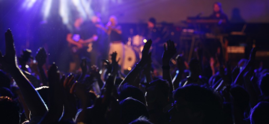 HLK 20år 2014 foto Johnny Törnkvist 260 - Vi har band, shower och massor av annat som passar vid t.ex. fest, scen, konsert, event, festival, teater m.m. Vi har dessutom gjort grovjobbet åt dig och sållat fram det bästa ur gyttret som finns på nätet idag – så när du bokar genom oss har du garanterat bra, beprövad och prisvärd underhållning!