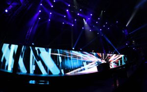 ljusdesign 1 e1562072380298 - Vid behov använder vi designprogram och ljusdesignprogram där vi kan generera 3D-miljöer som visualiserar det tänkta slutresultatet innan det är dags för genomförandet. Detta är en stor fördel i tyngre tekniska produktioner då det sparar både tid, kraft och pengar.