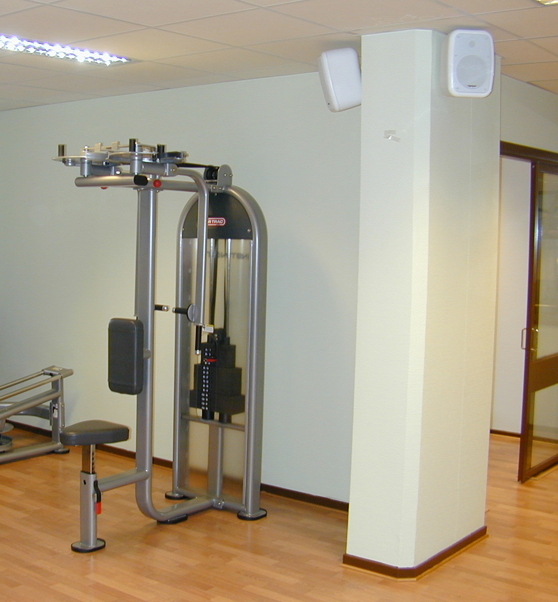 Installation - Eventkraft har många års erfarenhet inom installation av ljud & ljus, bildteknik m.m. Vi kan leverera optimala lösningar för både små och stora lokaler. Installation - Bild 16