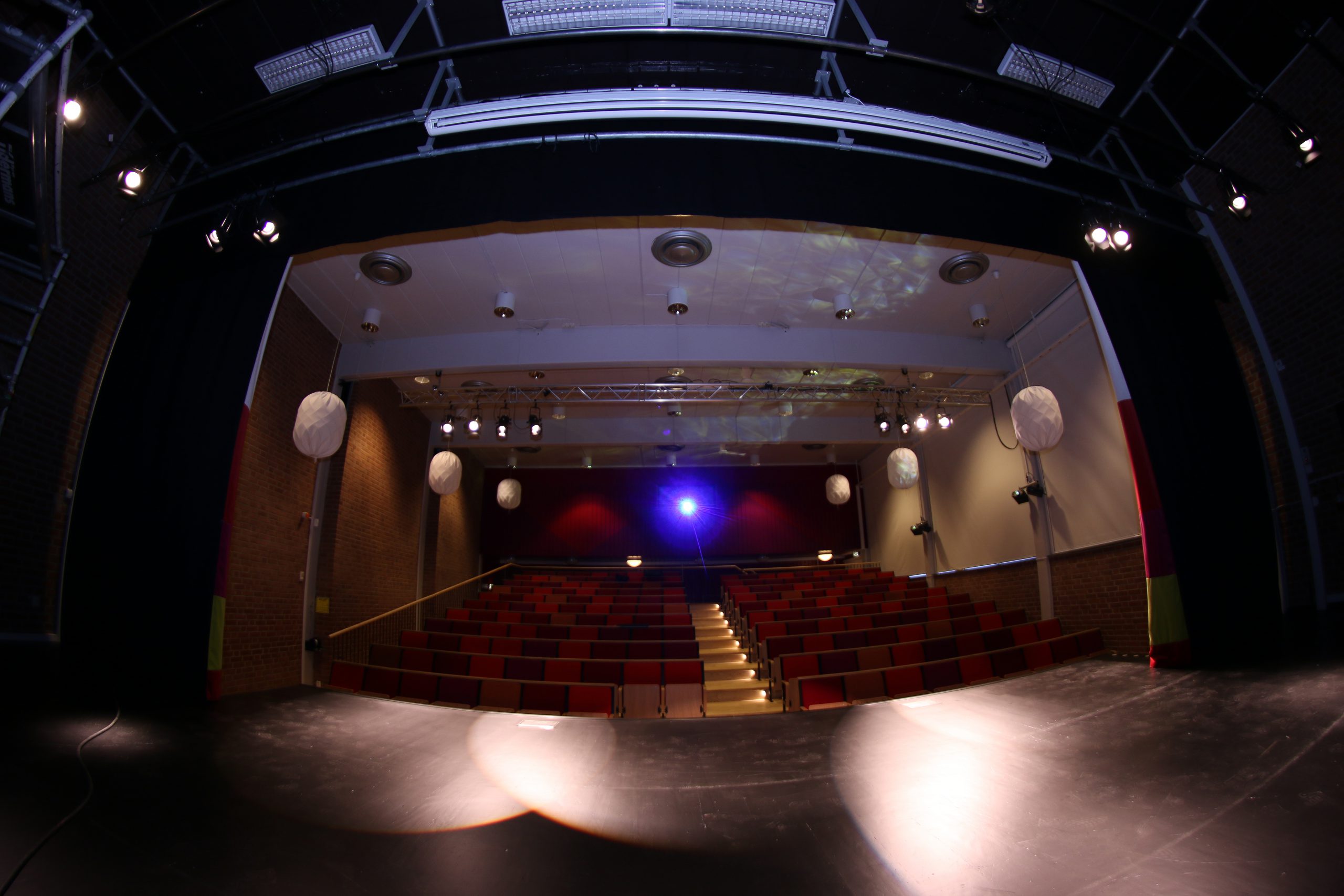 Installation - Eventkraft har många års erfarenhet inom installation av ljud & ljus, bildteknik m.m. Vi kan leverera optimala lösningar för både små och stora lokaler. Installation - Bild 7