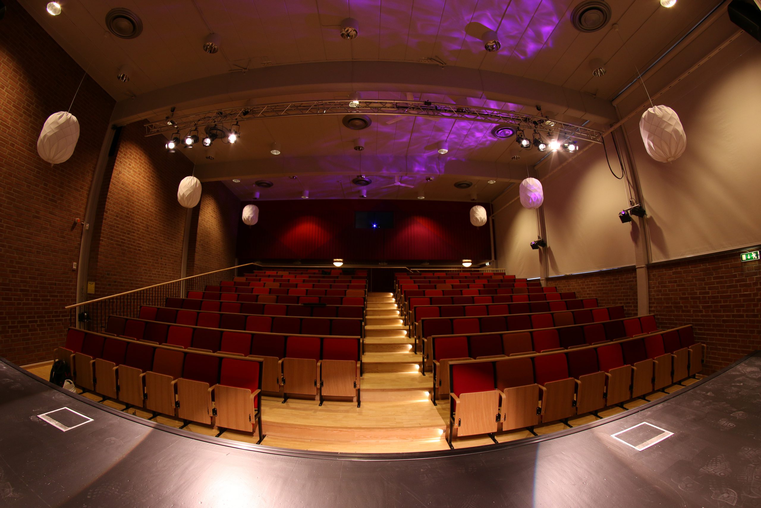 Installation - Eventkraft har många års erfarenhet inom installation av ljud & ljus, bildteknik m.m. Vi kan leverera optimala lösningar för både små och stora lokaler. Installation - Bild 5