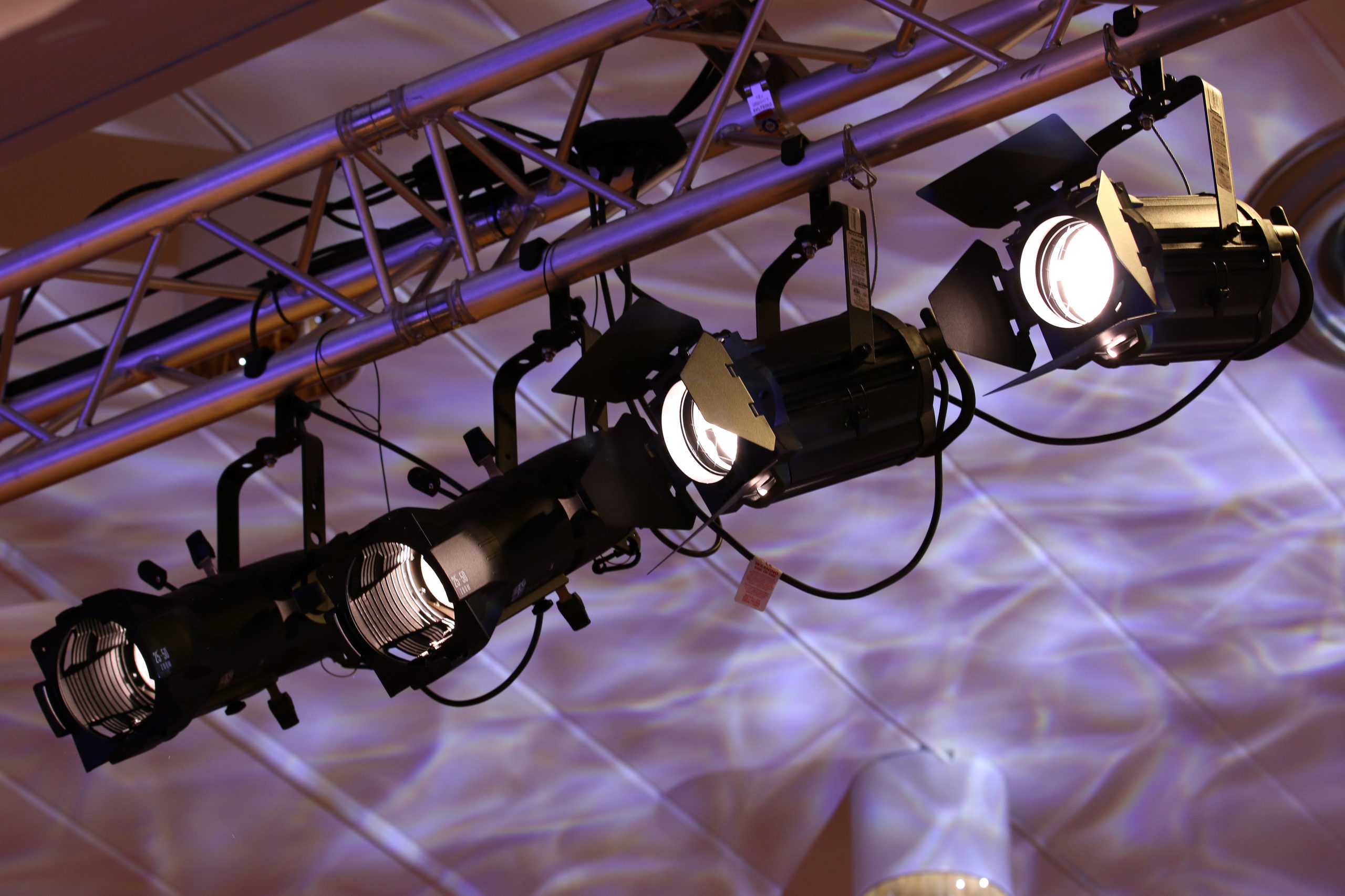 Installation - Eventkraft har många års erfarenhet inom installation av ljud & ljus, bildteknik m.m. Vi kan leverera optimala lösningar för både små och stora lokaler. Installation - Bild 4