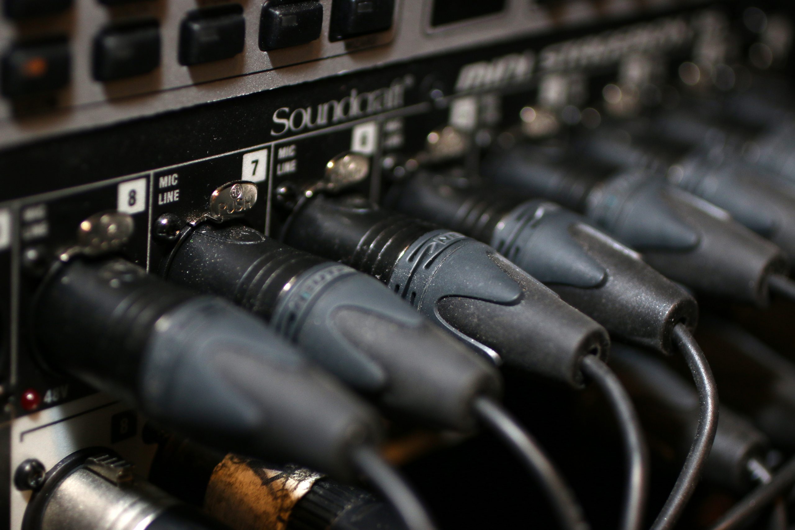 Installation - Eventkraft har många års erfarenhet inom installation av ljud & ljus, bildteknik m.m. Vi kan leverera optimala lösningar för både små och stora lokaler. Installation