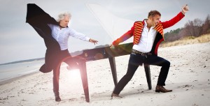 stefan o kim1 - Detta är två unika världsartister som gör imponerande shower sedan många år tillbaka, men som ändå har lyckats hålla sig ganska anonyma för den breda massan. I nöjesbranschen får man leta länge innan man hittar en showgrupp med bättre rykte än dessa två super-entertainers.