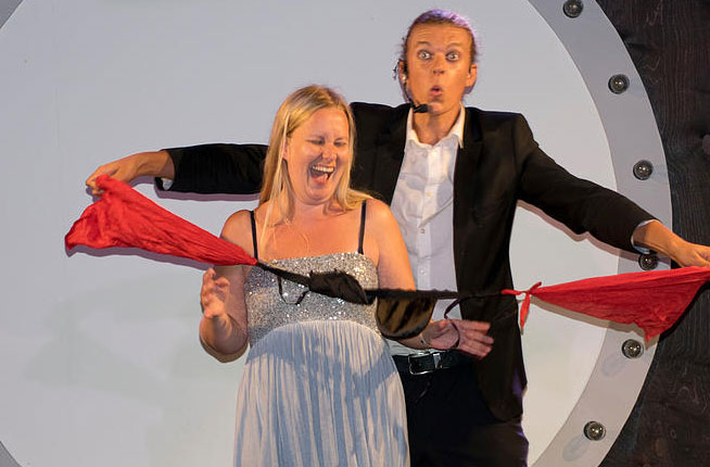 Douglas Nordenbelt - Douglas Nordenbelt, magikern och underhållaren som tog svenska folket med storm efter sin succé i TV-programmet Talang. Bianca Ingrosso hyllade honom och sa ”Det bäst jag har sett”, till och med den mycket svårflörtade Alexander Bard fick vika sig för Douglas och beskrev hans magi som ”Fräsch, ny och modern!” 2 - Douglas Nordenbelt, magikern och underhållaren som tog svenska folket med storm efter sin succé i TV-programmet Talang. Bianca Ingrosso hyllade honom och sa ”Det bäst jag har sett”, till och med den mycket svårflörtade Alexander Bard fick vika sig för Douglas och beskrev hans magi som ”Fräsch, ny och modern!”