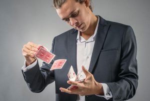 3 - Douglas Nordenbelt, magikern och underhållaren som tog svenska folket med storm efter sin succé i TV-programmet Talang. Bianca Ingrosso hyllade honom och sa ”Det bäst jag har sett”, till och med den mycket svårflörtade Alexander Bard fick vika sig för Douglas och beskrev hans magi som ”Fräsch, ny och modern!”