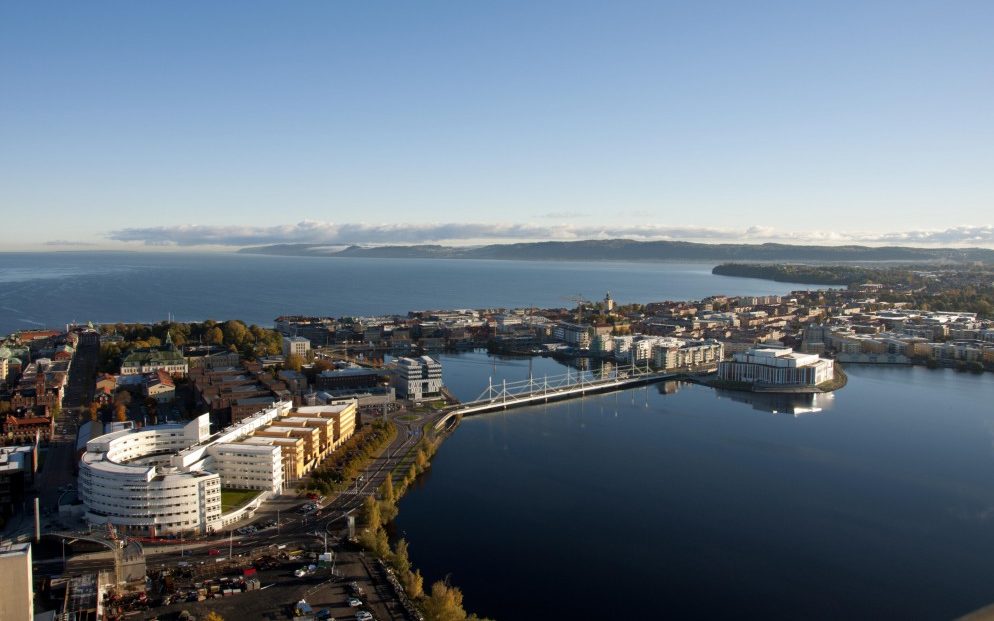 Jönköping city bild e1562072327735 - En bolagsstämma, eller årsstämma som det också kallas, kan arrangeras i många olika miljöer. Hos Eventkraft hittar du allt du behöver för att skapa en bra inramning oavsett vilken lokal det gäller. Vi har effektiva hjälpmedel för att  förmedla ett tydligt budskap under stämman - så att man ser och hör på bästa sätt. Vi är vana att jobba i allt från idrottsarenor, mässhallar, konferenslokaler, aulor och fabrikslokaler i dessa sammanhang.