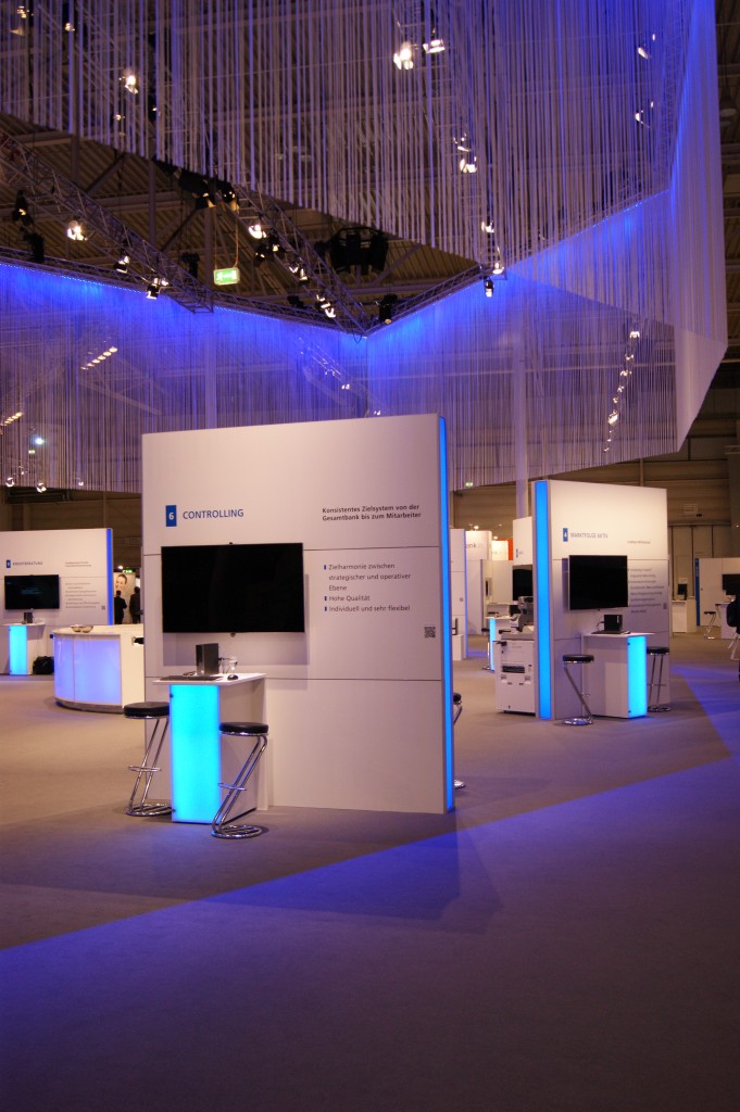 Bematrix DSC04189 - Här har vi samlat tips och vår "know how" för dig som planerar att ställa ut på en internationell mässa/expo. Vi går igenom planeringsstadiet, tips för hur du samverkar och får så många som möjligt att besöka din monter samt hur du kan hålla nere dina kostnader.