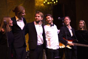 19 - Juni är coverbandet på sex medlemmar som möttes i sin delade passion för att stå på scen och sprida glädje. Deras gemensamma meritlista är lång: företagsevent, turnéer i Sverige och Europa, samt diverse proffsproduktioner med olika artister. Juni är bandet som lyser upp er företagsfest, event eller privatfest och ger er en upplevelse ni sent kommer att glömma. De garanterar framträdanden på absolut proffsnivå och arbetar aktivt för att anpassa sig efter era önskemål.