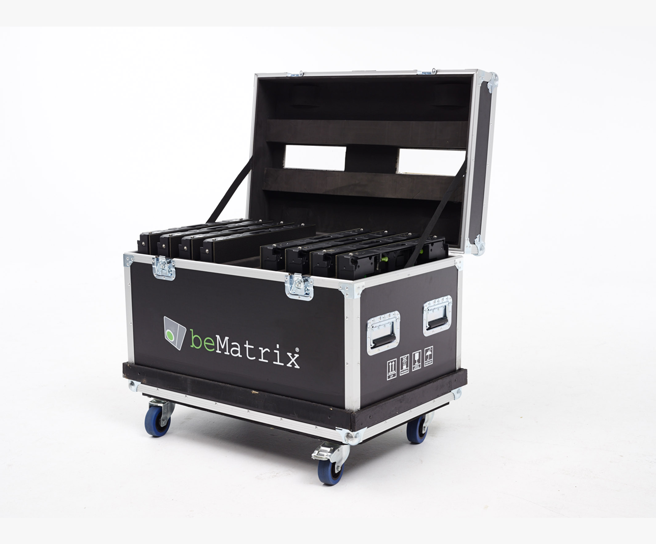 - Ljusfestivalen Human Lights i Jönköping är en internationell sammankomst för ljus- och ljudkonst som äger rum på Råslätt. Festivalen fokuserar på att skapa en känsla av gemenskap genom platsspecifika konstverk som integreras i den urbana miljön och naturen. Konstverken skapas av internationella konstnärer i samarbete med lokalbefolkningen, inklusive barn och unga, genom workshops och interaktiva installationer. Initiativtagare och konstnärlig ledare är Dulce Ahlberg känd från projektet Island of Light i Smögen.