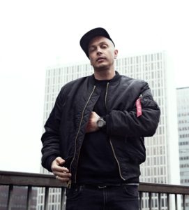 Petter press 01 150409 2 - Petter är en av landets mest erkända artister i hip hop-genren och behöver för de flesta ingen närmre presentation. Han är en av Sveriges mest anlitade liveartister och med hits som ”Mikrofånkåt”, ”Så klart!” och ”Det går bra nu” så får Petter de allra flesta att komma igång.