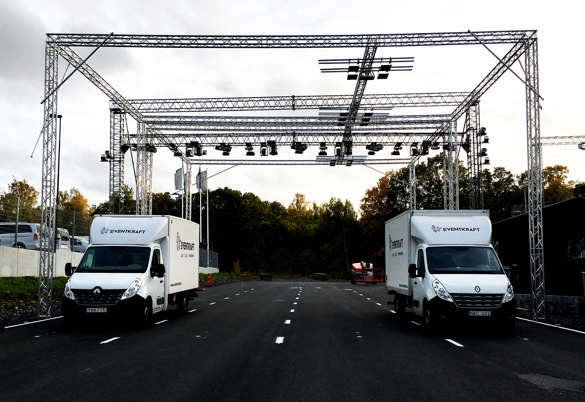 Kapsch trafik - Nu har vi möjlighet att erbjuda Martin´s vassa Quantum profil. Denna extremt ljusstarka LED moving head profil kombinerar marknadens högsta kvalitet av vitt ljus med snabb, smidig och naturlig CMY färgblandning och mycket skarpa gobo projiceringar.