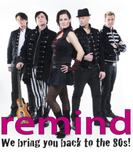 Remindbild - Remind är Sveriges främsta 80-talsband och består av fem rutinerade musiker med den karismatiska sångerskan Linda Torvant i fronten. Sedan 2003 har de turnerat i Skandinavien och väckt fantastiska minnen till liv. Så på med benvärmare och axelvaddar och släpp loss till Eurythmics, Madonna, Alphaville, Pet Shop Boys, Frankie goes to Hollywood, Modern Talking, Whitney Houston, Depeche Mode, Michael Jackson och många fler! Fullskaligt, originalnära 80-tal live – det är Remind!