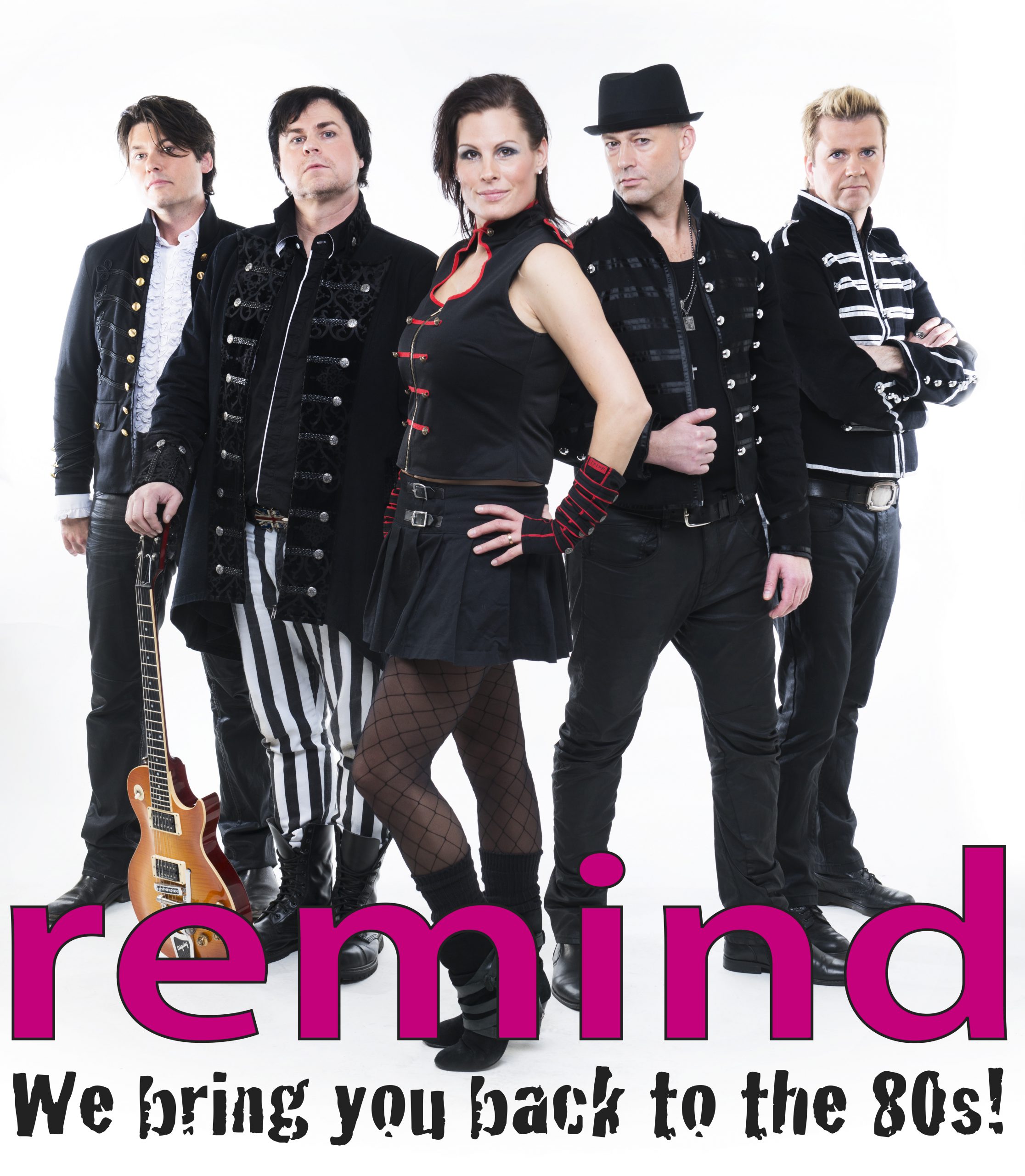 Remindbild scaled - Sångaren, låtskrivaren och gitarristen Elie Sandberg är mannen bakom Elie & the Engine. Här blandas world beat med rock och folkmusik. Förutom egna låtar kan kunden förvänta sig låtar utav av Peter Gabriel, Paul Simon, Johnny Clegg och Sting. 