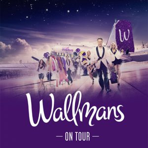 wallmansontour2 - Wallmans salonger är en dinner show där publiken serveras underhållning och mat från artister som samtidigt deltar i en show. Det bjuds på glitter och glamour inramat av en häftig musikalisk upplevelse med några av Sveriges bästa artister i genren.