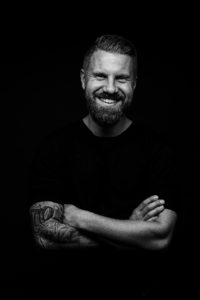 DJ Jonas Vogel - Jonas Vogels karriär inom klubb-/dansmusik går drygt tio år tillbaka i tiden. Han har spelat på alla stora klubbar i Sverige och även på superklubbar utomlands som Ministry Of Sound i London, Es Paradis på Ibiza och Bora Bora på Ibiza.