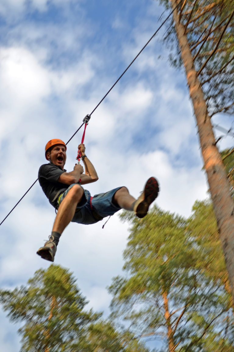 DSC 085 korrad - Teambuilding på gång? På den här sidan hittar du exempel på aktiviteter för både kropp och själ. Till många av dom finns det paketerbjudanden där aktivitet och mat kan bokas i kombination på olika restauranger runt om i Sverige.