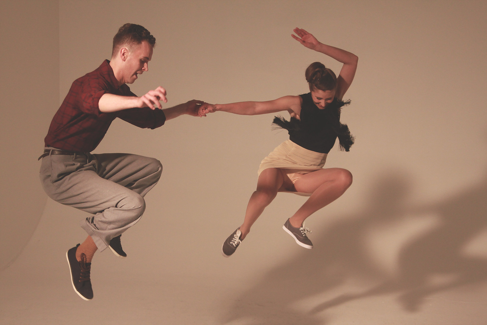 Fred Mimmi - Behöver ni livemusik som får stämningen att lyfta? Oavsett tillfälle så ordnar Jonas Snitt den mest passande musiken för erat tillfälle!Jonas Snitt spelar svensk och utländsk pop, rock, soul från 60-talet fram tills idag. I repertoaren hittar ni gamla dängor så som "Country Roads", "Proud Mary", "Let Me Entertain You", "När Vi Gräver Guld i USA", till nyare hits som Aviccis "Wake Me Up" och "Happy" av Pharell Williams.