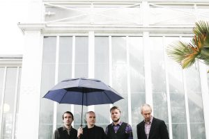 IKpress2 - Instant Karma är ett coverband blandat med svenska och irländska musiker. De spelar allt från klassiker från 50-talet till dagens hits, blandat med svenska och irländska traditionella låtar.