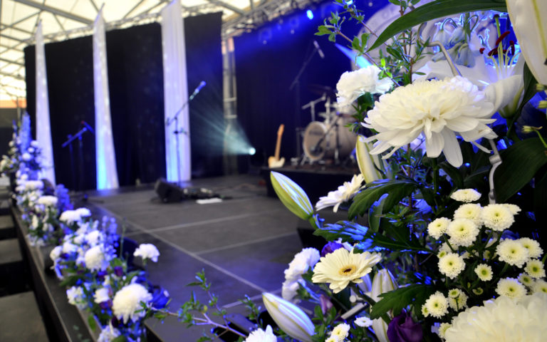 Mötes eventteknik i Almedalen11 e1562072199960 - Vi tar gärna ansvar för helhetslösningar och våra dedikerade projektledare kan hålla i allt från bokningar, tillstånd och logistik till körschema, personal och konstnärlig utformning. Det går också bra att anlita oss för utvalda delar. Här nedan finns exempel på event där vi varit anlitade med helt eller delat ansvar.