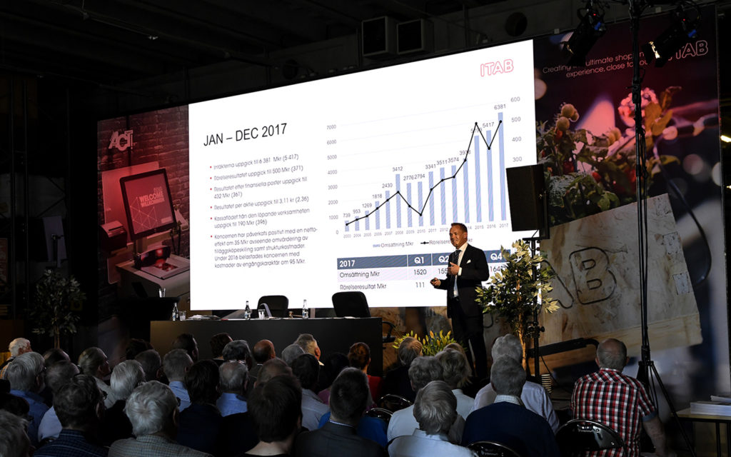 Bolagsstämma11 e1562071743527 - En bolagsstämma, eller årsstämma som det också kallas, kan arrangeras i många olika miljöer. Hos Eventkraft hittar du allt du behöver för att skapa en bra inramning oavsett vilken lokal det gäller. Vi har effektiva hjälpmedel för att  förmedla ett tydligt budskap under stämman - så att man ser och hör på bästa sätt. Vi är vana att jobba i allt från idrottsarenor, mässhallar, konferenslokaler, aulor och fabrikslokaler i dessa sammanhang.