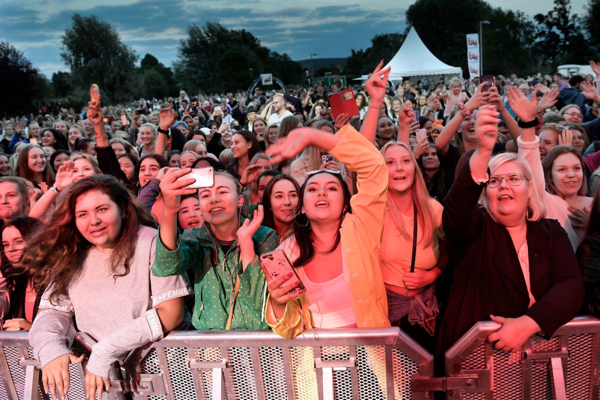 NRJ in the park - Komplett teknisk uthyrning för festivaler – inomhus och utomhus. Vi hyr ut mobila scener i olika storlekar och all teknik du behöver för en lyckad festival: PA-system, monitorer, mixerbord, trådlösa mikrofoner, rörliga lampor, LED-skärmar, pyroteknik och mycket mer.