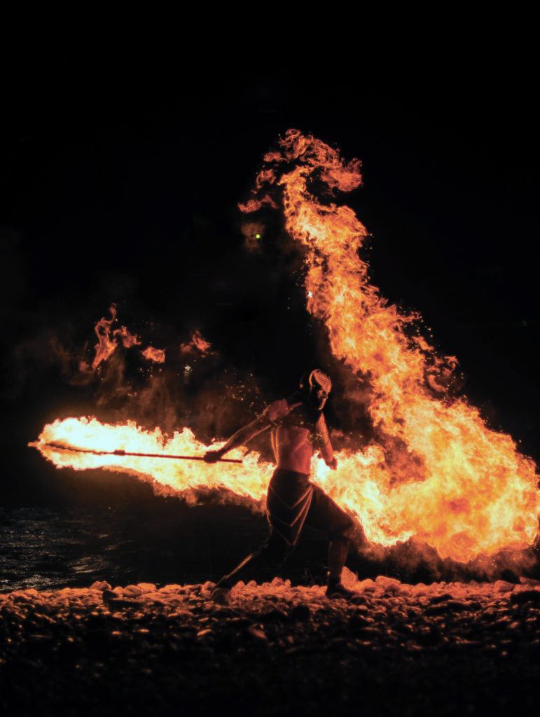 IGNITED – gnistrande eldshower - När du bokar IGNITED så bokar du mer än en vanlig eldshow. IGNITED har medverkat i många olika sammanhang – från fasta showproduktioner till turnéer, företagsevent, mässor, bröllop, sportevenemang, festivaler, TV-sändningar m.m. Dom har lång erfarenhet av branschen och består av skickliga och engagerade artister som uppträtt runt om i hela Europa. Med IGNITED får Du en show fylld av spänning och elddiscipliner av mycket hög kvalité – det är en upplevelse utöver det vanliga! Ignited eldshow 2 - När du bokar IGNITED så bokar du mer än en vanlig eldshow. IGNITED har medverkat i många olika sammanhang – från fasta showproduktioner till turnéer, företagsevent, mässor, bröllop, sportevenemang, festivaler, TV-sändningar m.m. Dom har lång erfarenhet av branschen och består av skickliga och engagerade artister som uppträtt runt om i hela Europa. Med IGNITED får Du en show fylld av spänning och elddiscipliner av mycket hög kvalité – det är en upplevelse utöver det vanliga!