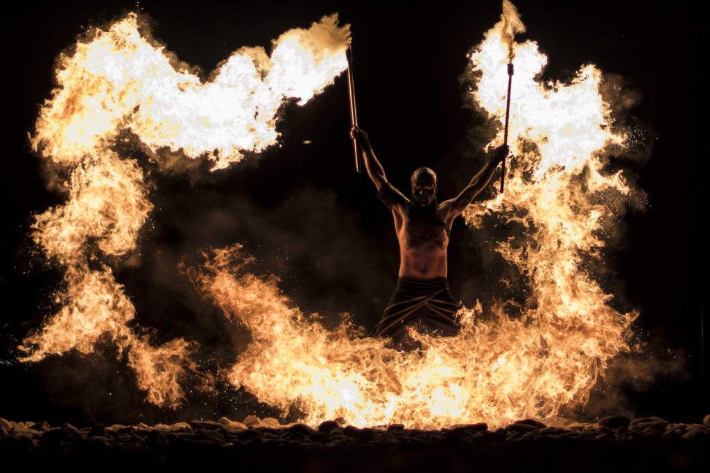 IGNITED – gnistrande eldshower - När du bokar IGNITED så bokar du mer än en vanlig eldshow. IGNITED har medverkat i många olika sammanhang – från fasta showproduktioner till turnéer, företagsevent, mässor, bröllop, sportevenemang, festivaler, TV-sändningar m.m. Dom har lång erfarenhet av branschen och består av skickliga och engagerade artister som uppträtt runt om i hela Europa. Med IGNITED får Du en show fylld av spänning och elddiscipliner av mycket hög kvalité – det är en upplevelse utöver det vanliga! Ignited eldshow 4 - När du bokar IGNITED så bokar du mer än en vanlig eldshow. IGNITED har medverkat i många olika sammanhang – från fasta showproduktioner till turnéer, företagsevent, mässor, bröllop, sportevenemang, festivaler, TV-sändningar m.m. Dom har lång erfarenhet av branschen och består av skickliga och engagerade artister som uppträtt runt om i hela Europa. Med IGNITED får Du en show fylld av spänning och elddiscipliner av mycket hög kvalité – det är en upplevelse utöver det vanliga!