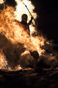 Ignited eldshow 6 - När du bokar IGNITED så bokar du mer än en vanlig eldshow. IGNITED har medverkat i många olika sammanhang – från fasta showproduktioner till turnéer, företagsevent, mässor, bröllop, sportevenemang, festivaler, TV-sändningar m.m. Dom har lång erfarenhet av branschen och består av skickliga och engagerade artister som uppträtt runt om i hela Europa. Med IGNITED får Du en show fylld av spänning och elddiscipliner av mycket hög kvalité – det är en upplevelse utöver det vanliga!