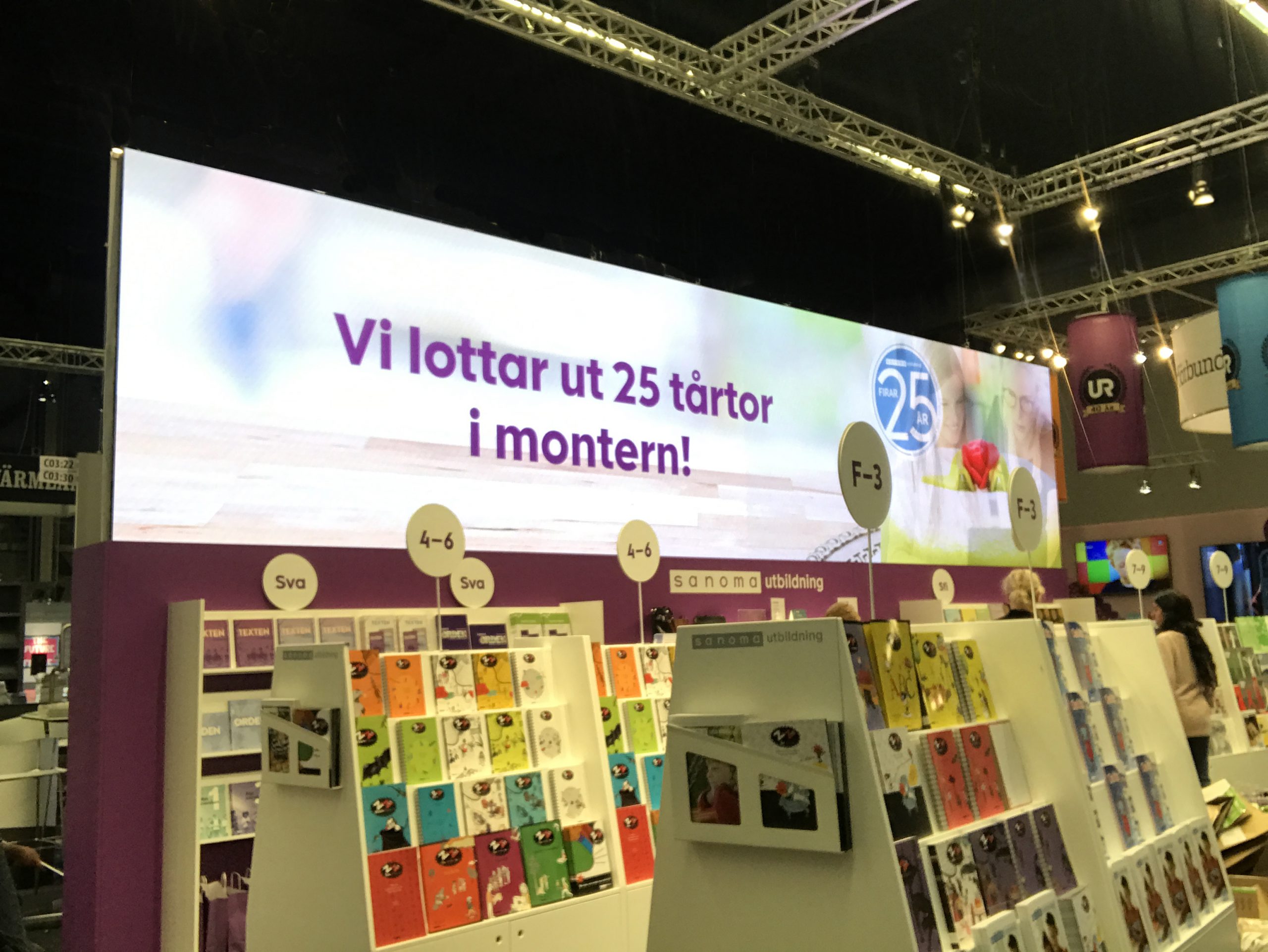 bokmässan monter scaled - I vår hyrshop finns all typ av utrustning till din monter. Kontakta oss för att höra mer om hur vi kan hjälpa dig.