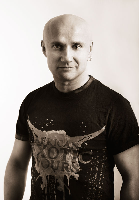 DUON - DUON är ett av Nordens mest bokade coverband. Ett kompakt litet band som låter ”full size” tack vara välproducerat bakgrundskomp. DUON är två yrkesmusiker som sedan några år tillbaka slog sig samman och blixtsnabbt blev ett av Nordens mest anlitade partyband! Duon MG 5049 - DUON är ett av Nordens mest bokade coverband. Ett kompakt litet band som låter ”full size” tack vara välproducerat bakgrundskomp. DUON är två yrkesmusiker som sedan några år tillbaka slog sig samman och blixtsnabbt blev ett av Nordens mest anlitade partyband!