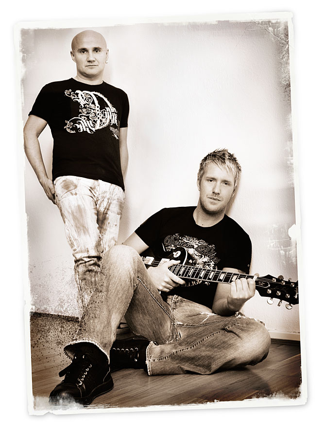 duon oldphoto - LaGaylia Frazier är en sångerska och artist i världsklass! Hon har varit med i bl.a. Rhapsody in Rock tillsammans med Robert Wells, där hon blivit enormt populär även på bred front bland svenska folket. Få kvinnliga artister har dessutom den enorma röstkapacitet som Lagaylia kan stoltsera med. Hon har varit med två gånger i den svenska Melodifestivalen. 2004 framförde hon låten ”It’s In The Stars” och 2005 kom lagaylia på elfte plats med power-balladen ”Nothing At All”. Under 2008 deltog Frazier i den rumänska uttagningen till Eurovision Song Contest 2008 med låten ”Dr.Frankenstein” och nådde finalen. Lagaylia Frazier har även floret som gästartist i diverse TV-sammanhang de senaste åren. Lagaylia kan bokas med ett full kompband om man önskar eller så går det bra med en mindre sättning då hon uppträder tillsammans med en pianist. Oavsett konstellation så får man mycket show och mycket musik för pengarna. Lagaylia är en artist som verkligen levererar! 