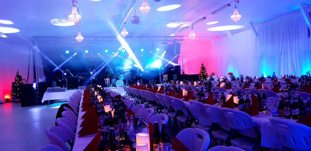 Götenehus julfest Mimmie - En av många julfester som Eventkraft fick förmånen att leverera under december månad var hos Götenehus i Götene. Det blev ett klassiskt upplägg med julbord och ett showband uppbackat av lite extra påkostad ljud- och ljusproduktion.